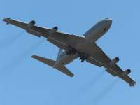 707 Deploying landing gear